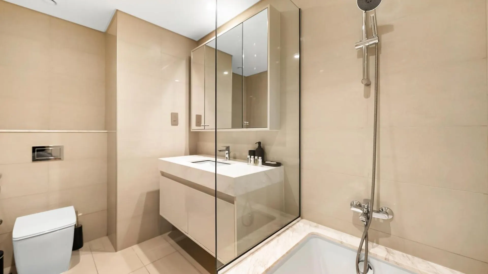 Burj Royale 3 Bedroom Full Burj Khalifa Fountain View Dubaj